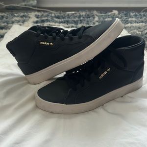 Adidas Sleek sneaker